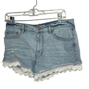 Free People Crochet Trim Denim Shorts. Size 28.